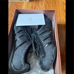 Coach remonna 6 cm sig c/ patent
Black/ black
New. Fashion sneakers